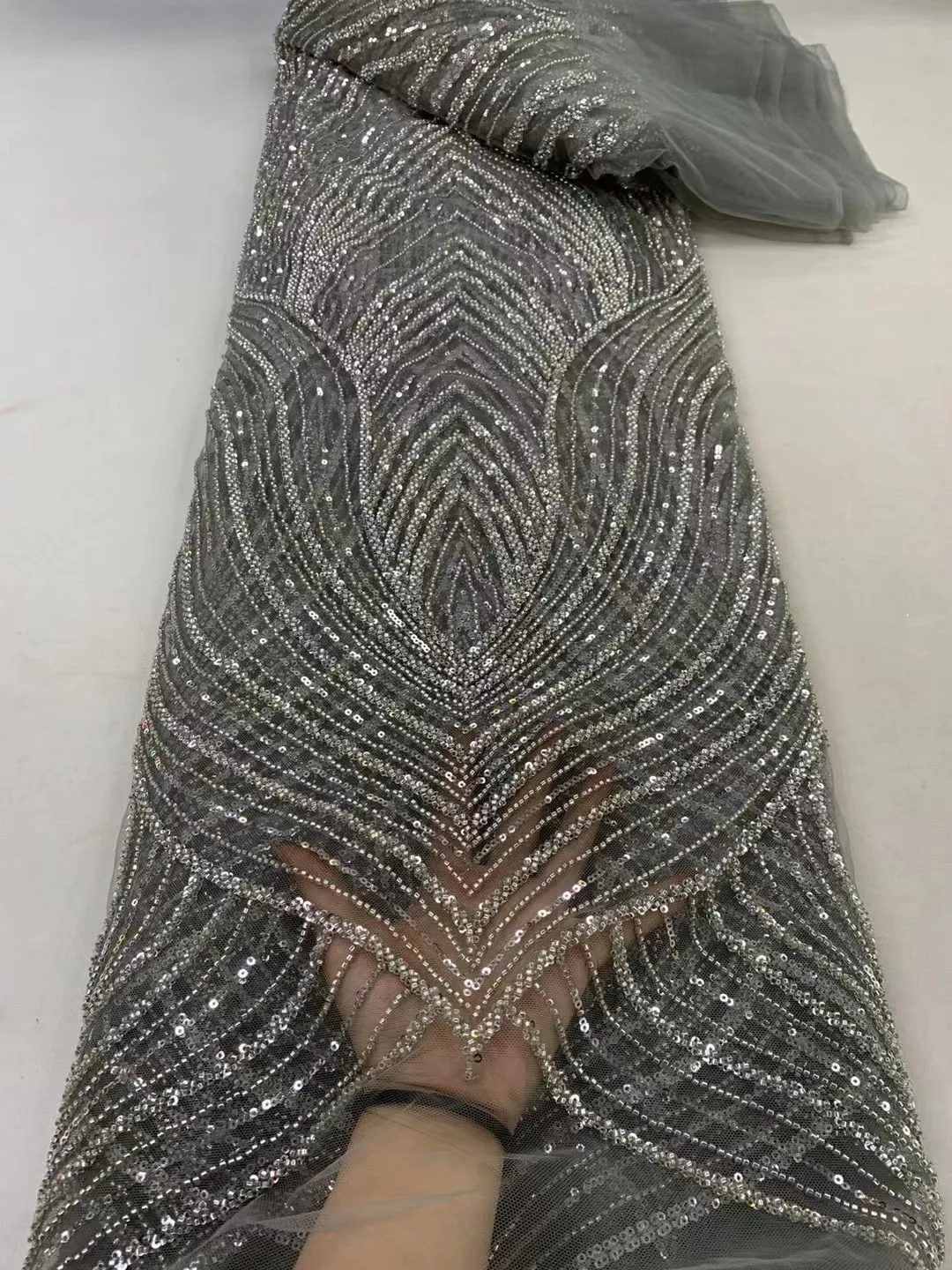 

2024 New Design Heavy Beaded Fabric French Lace Fabrics African Tulle Lace Material for Wedding Women Dress Nigerian Lace Sewing