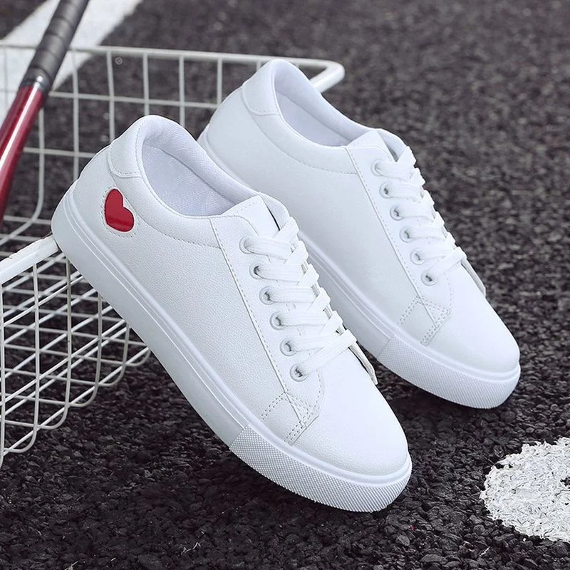 Spring Autumn Red Woman Shoes Fashion New Woman PU Leather Shoes Ladies Breathable Cute Heart Flats Casual Shoes White Sneakers