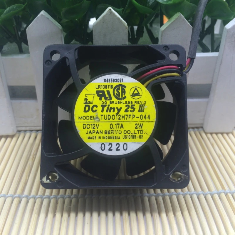 

TUDC12H7FP-044 6025 12V 0.17A 2W server 3-wire cooling fan