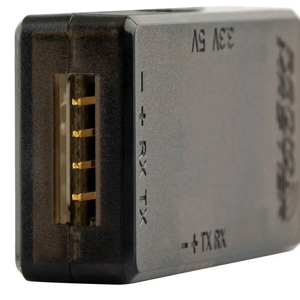 Le RadioMaster ExpressLRS V2 USB UART Flasher connecté à un récepteur, outil fiable pour flasher vos récepteurs ELRS.