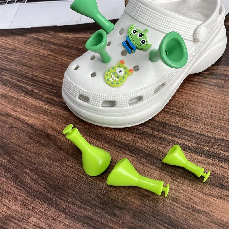 New High Imitation Shoe Charms PVC Cartoon Shrek Croc Clogs Sandals Garden  Shoe Accessories Funny Jibz for Kids Boy Party Gifts