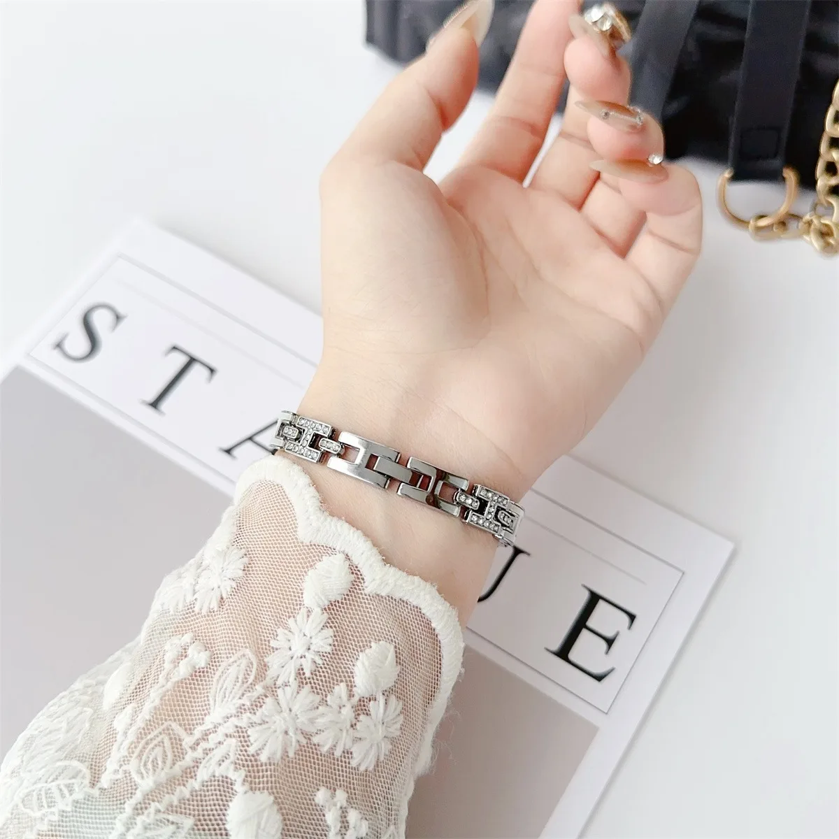 Watch Band For iWatch 42/44/45/46/49mm 38/40/41mm Metal Fashion Watch Strap For Watch Series Ultra2 Series 10/9/8/7/6/5/4/3/2/1_voghion.com