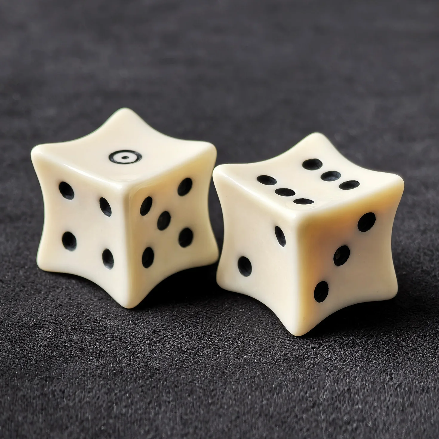Set of 6 Bone Dice 16MM, Curved Bone Dice D&D RPG Game D6 Six Sided Plastic Bone Dice 6pcs Set 2