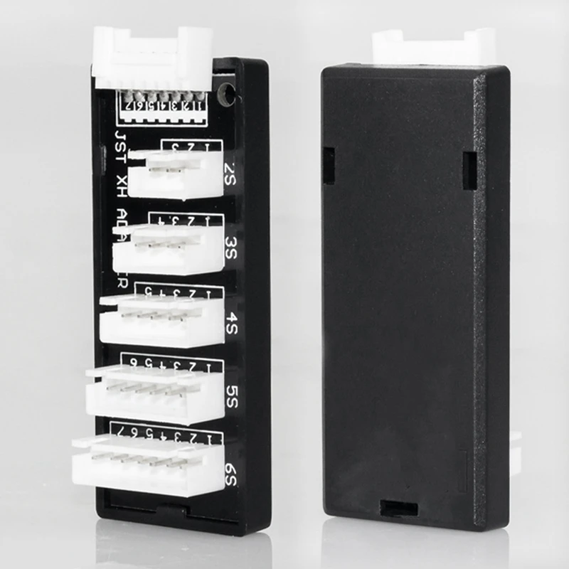 Connecteur XH mâle sur carte d'équilibre LiPo, vue rapprochée des broches et du câblage