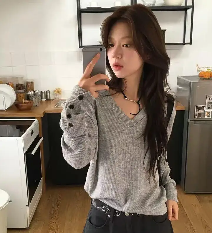 Autumn Casual Classics V Neck Button Blouse Sweaters Women New Simple Office Lady Pull Femme Pullover Korea Chic Pullover Y2k