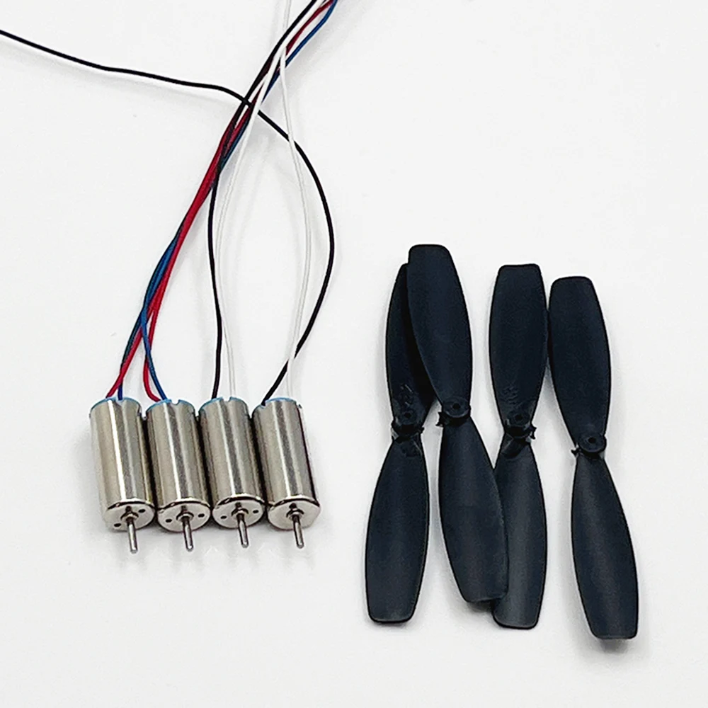 Lot de 4 moteurs RC 7x16.8mm avec hélices pour mini drones et avions, vue d'ensemble du kit.