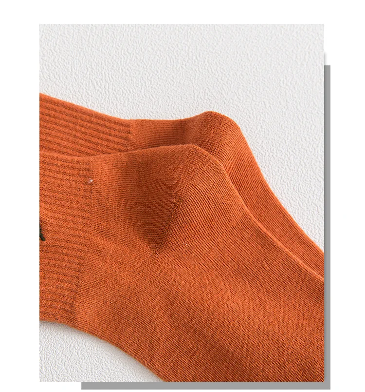 5 Paar Damensocken Herbst Winter Neue Produkte Bestickte Mittellange Socken aus Gekämmter Baumwolle Einfarbig Modisch Bequeme Damensocken – Detail 13