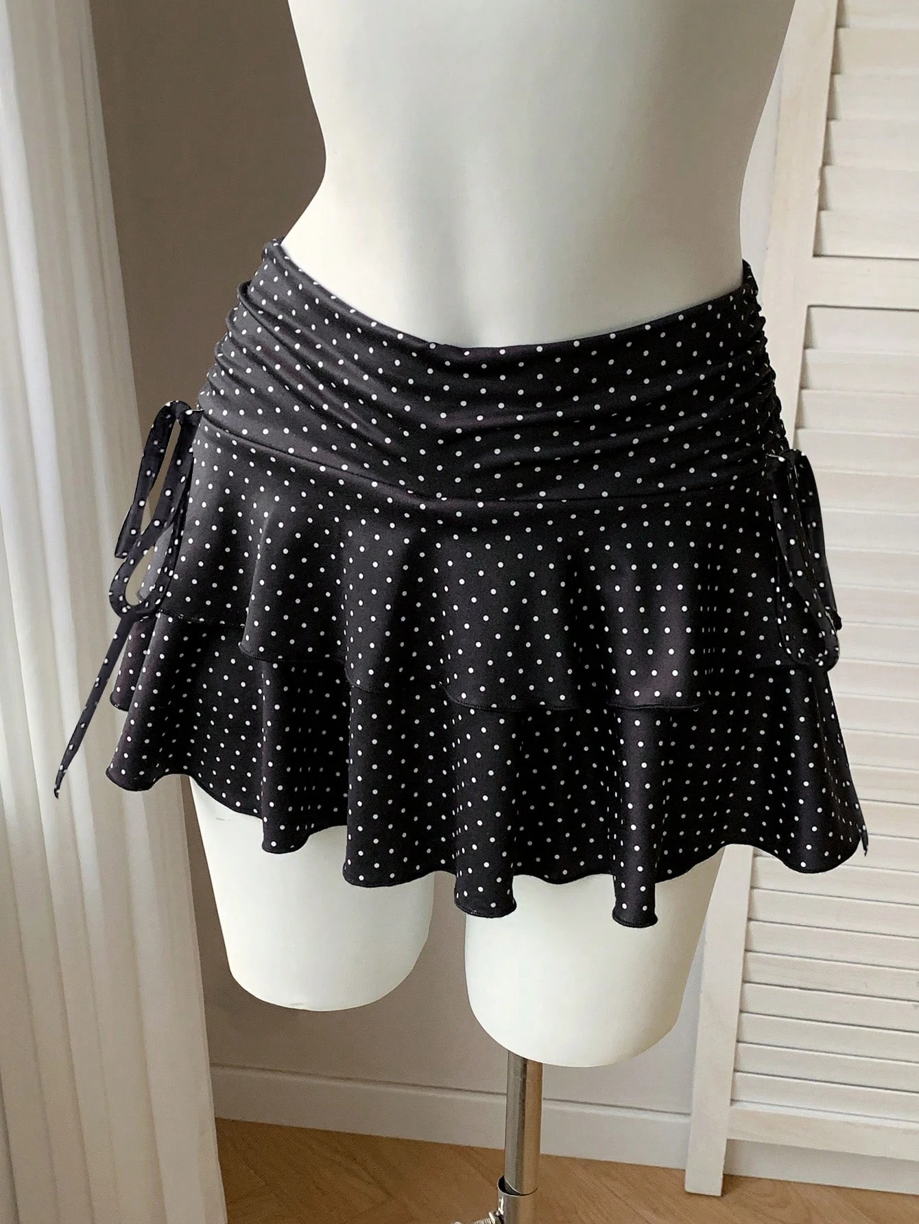 Women's Casual Vintage Skirt Black Embellished Polka Dot Print Tiered Ruffle Side Drawstring Ruched Low Rise Mini Skirt 2026 1