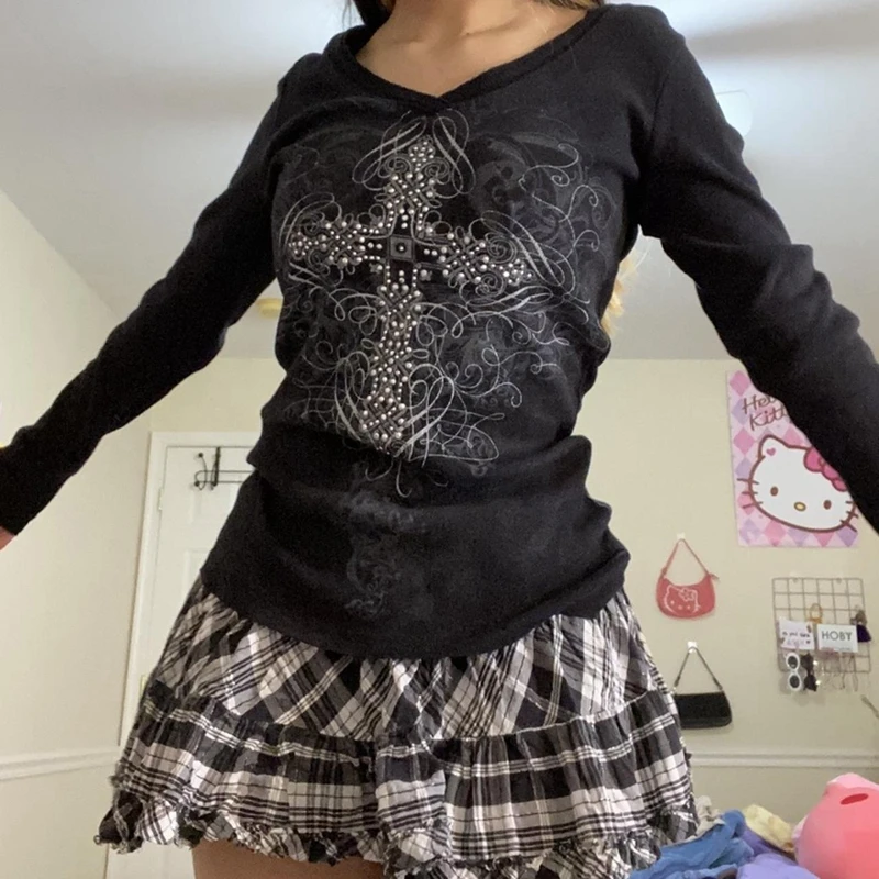 

Black Mall Goth Rhinestone Graphic Print T-shirt Chic Women Long Sleeve Tees 00s Retro Y2K Aesthetics Grunge Crop Top Streetwear