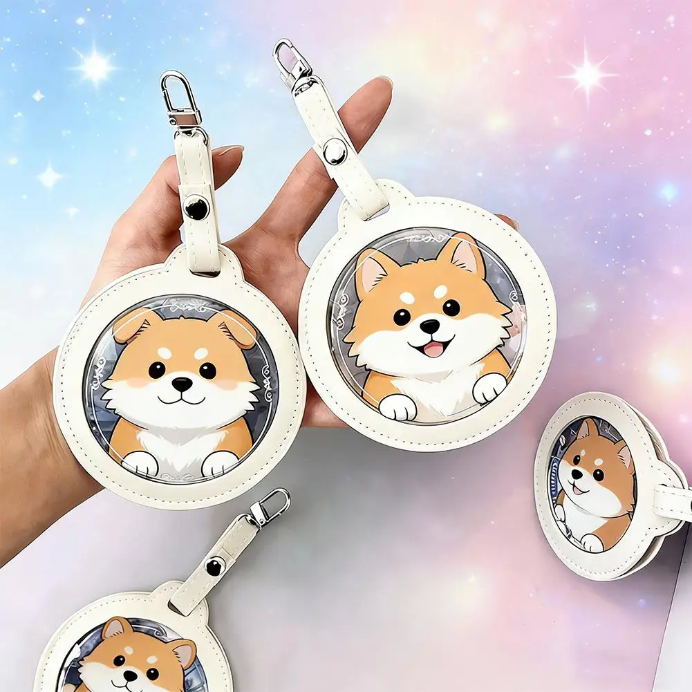 배지 보호용 PU 가죽 디스플레이 케이스 키체인 펜던트 애니메이션 핀용 프리미엄 PU 핀 홀더 투명 창 및 금속 클립 포함