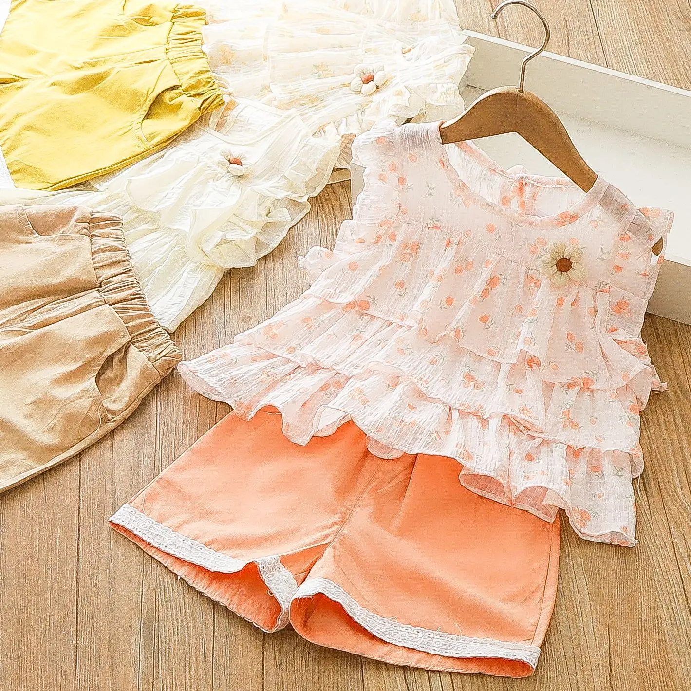 

Girls Chiffon Floral Set 2024 Summer New Sleeveless Cake Top + Shorts Two-piece Set