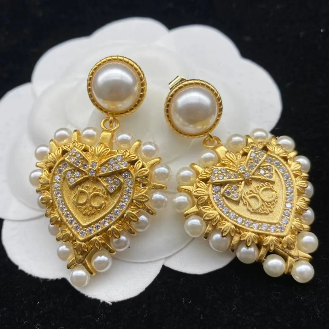 

2023 Summer Women's Vintage Court Style Pearl Bow Heart-shape Earrings