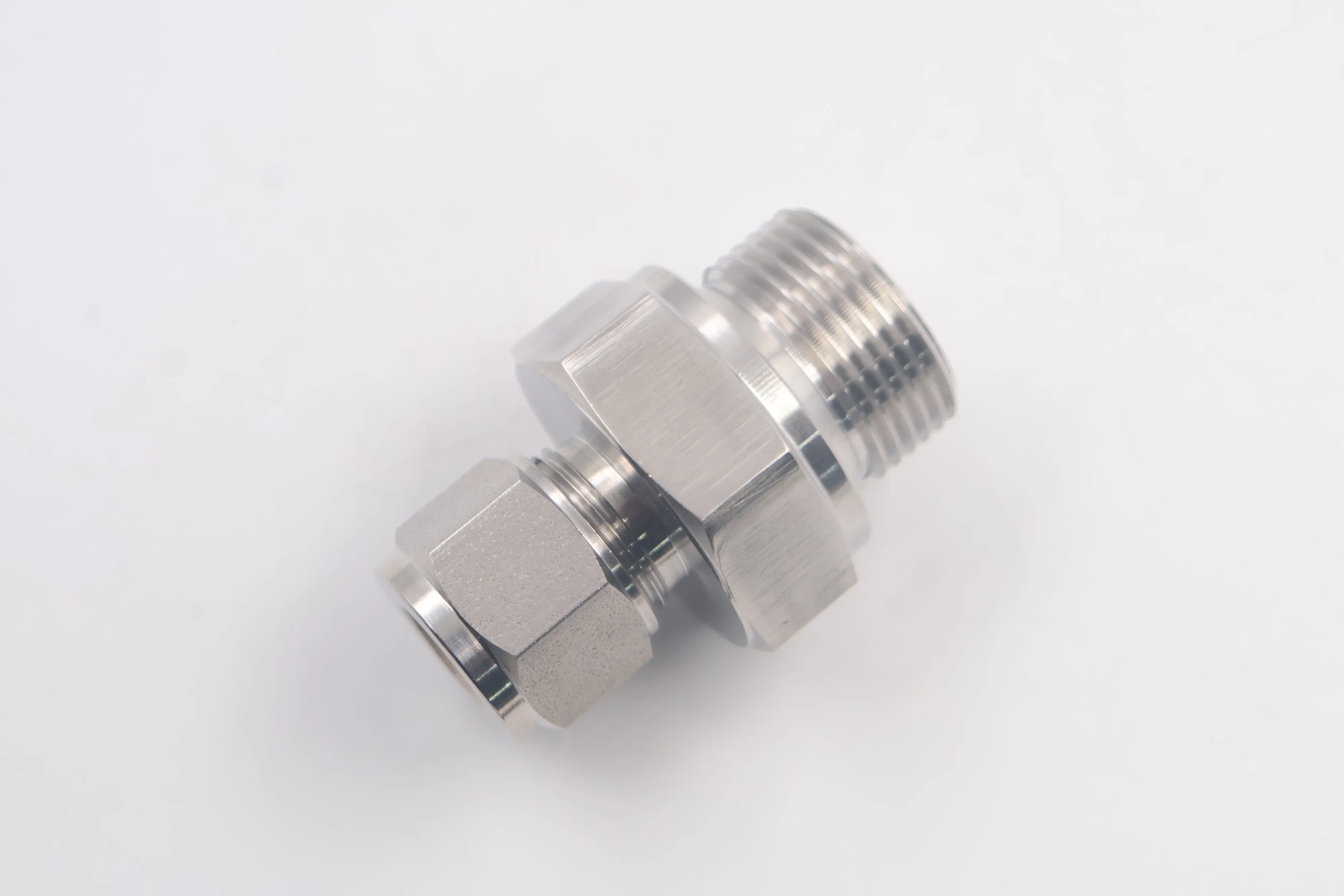 SS-12M0-1-12RS, Tube Fitting, Male Connector, 12 mm Tube OD x 3/4 in. Male ISO Parallel Thread, Straight Shoulder