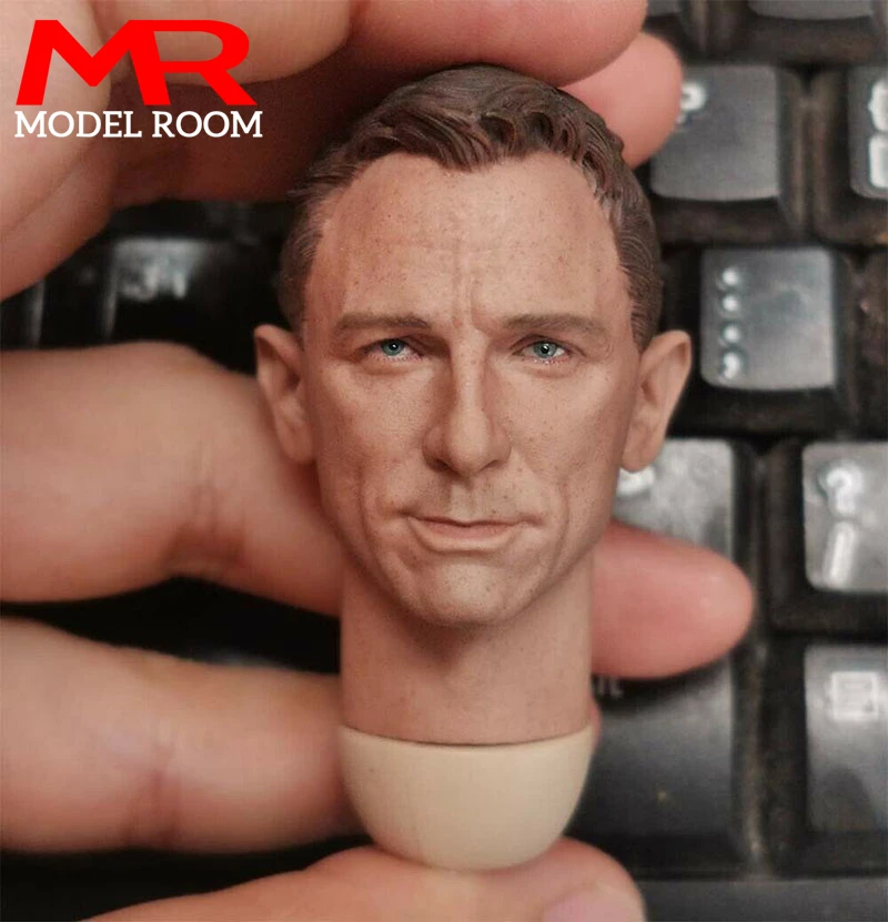 

1/6 Scale Smiling Daniel Craig Head Sculpt Carving Model with Neck Fit 12'' Male Soldier Action Figure Body Dolls