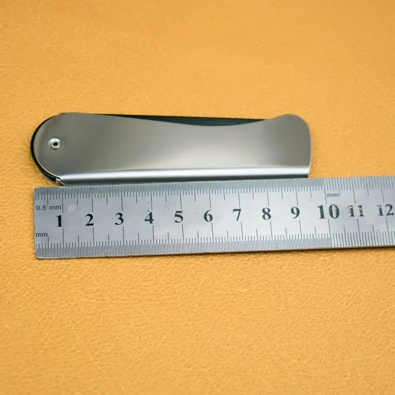 Description Picture 5 of itemFolding Stainless Steel Comb Portable Men Oil Head Moustache Beard Brush Comb Women Beauty Pocket Clip Salon Styling Accessories