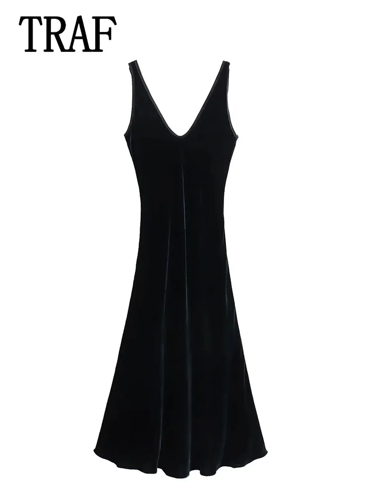 

Женское бархатное платье с открытыми плечами, средней длины