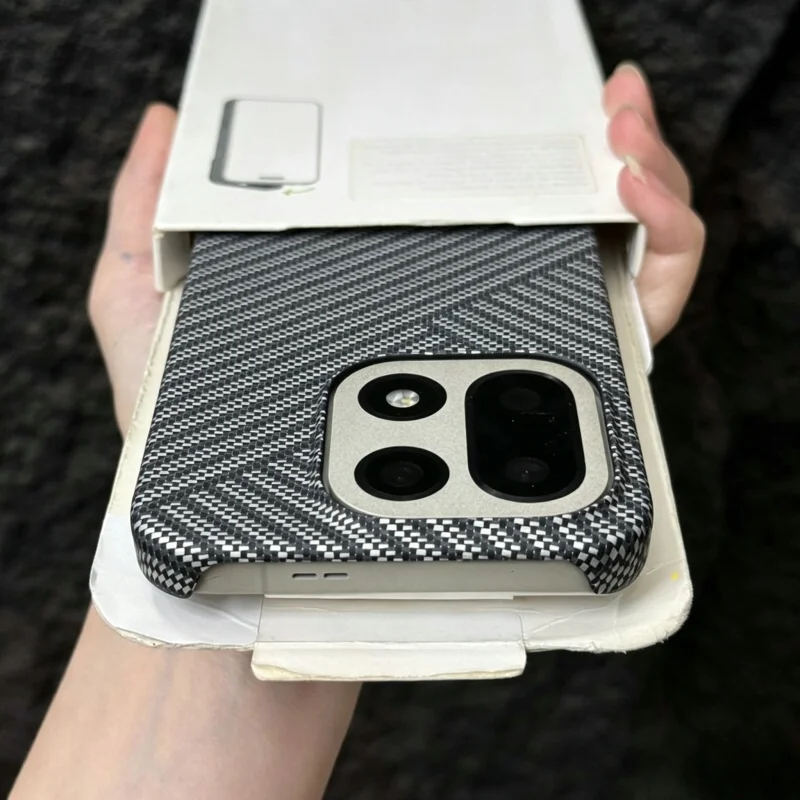 Retro Cooling Ultra Thin Carbon Fiber Pattern Frosted Frameless Business Case Cover