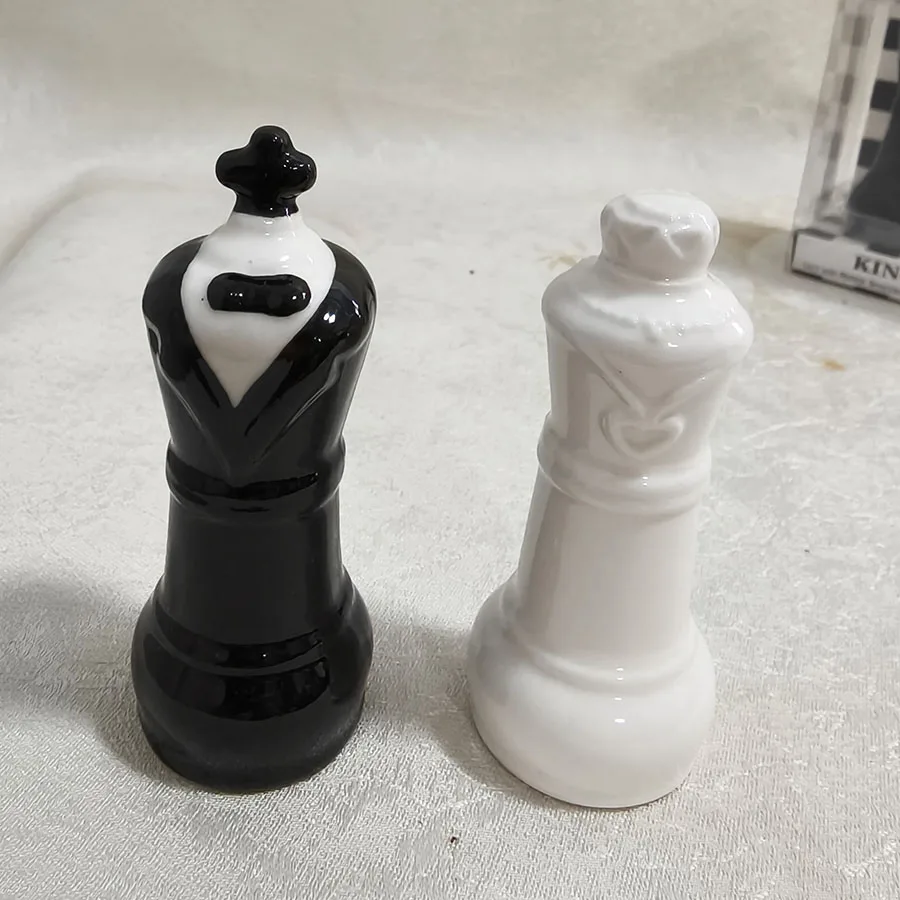 Wedding souvenirs Party Favors Bride and Groom King and Queen