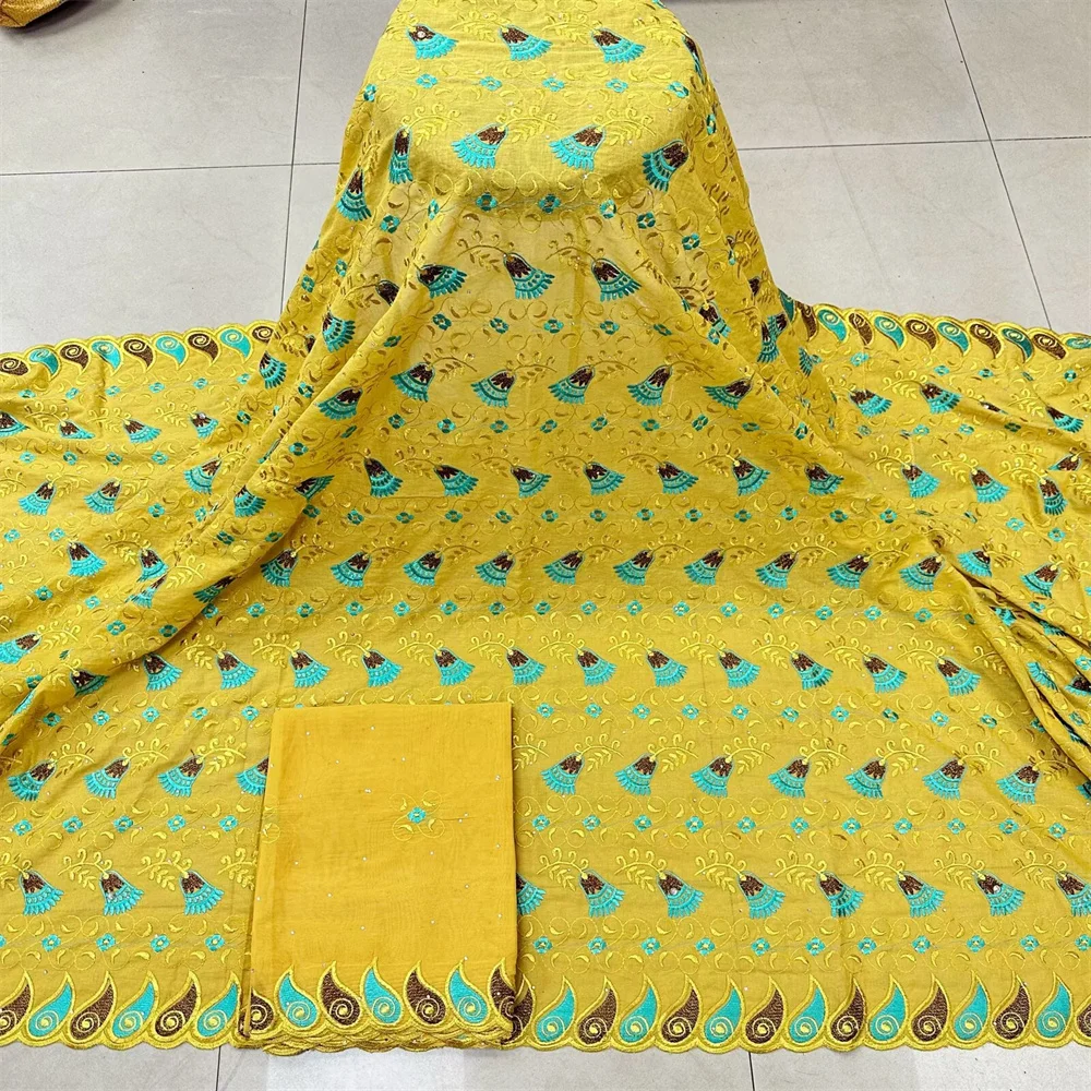 tissu-africain-en-dentelle-de-coton-de-haute-qualite-type-suisse-avec-charbon-nigerian-pour-couture-de-robe-de-mariee-2024