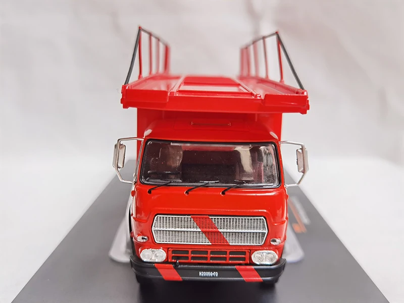 イクソ 1/43 フィアット 673 トランスポーター 1976 アリタリア イクソ 1/43 フィアット 673 レーシングトランスポーター 1976