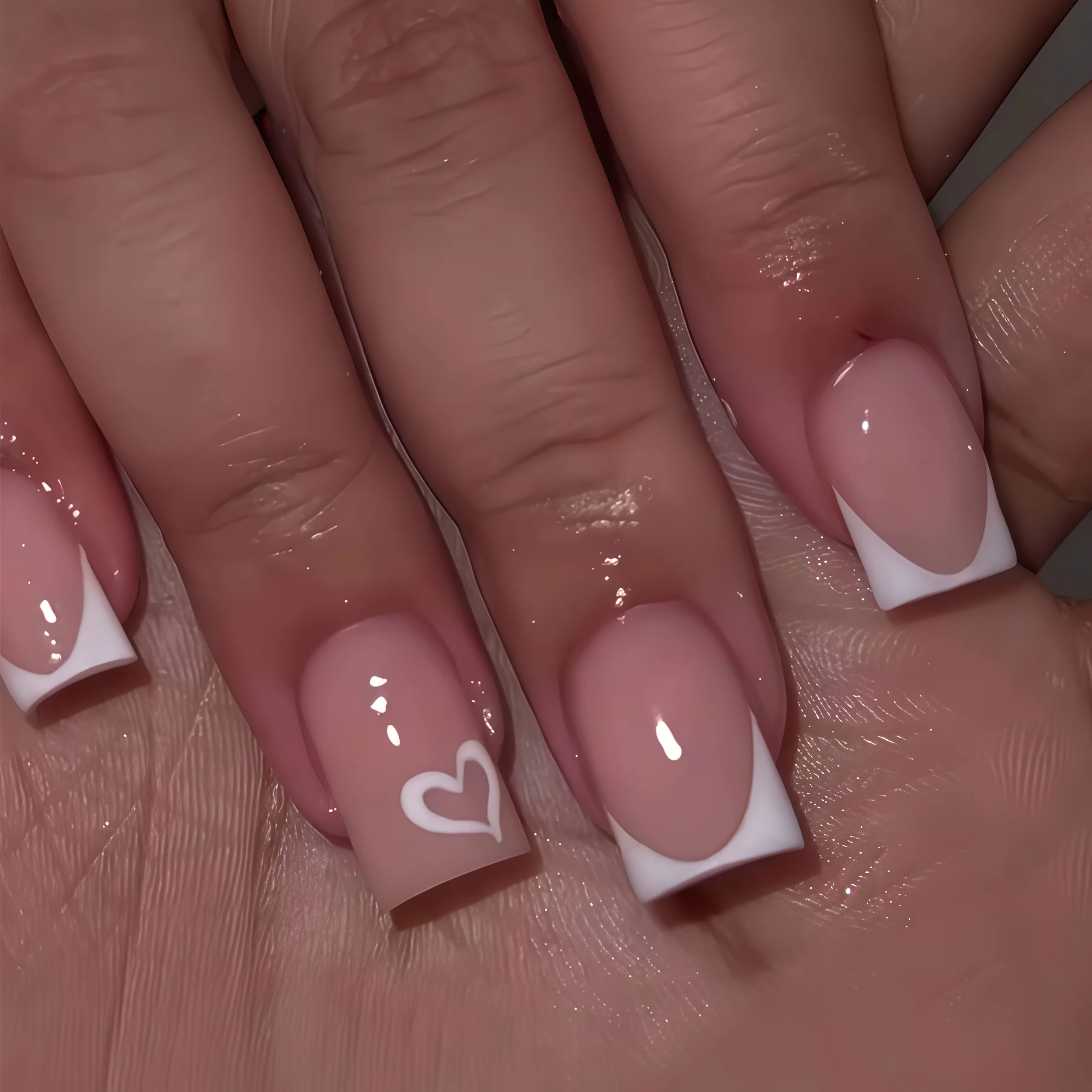 24Pcs Short Pink French Tip White Love Heart Fake Nails Full Coverage False Nail Set Detachable Nail Art Gift Set Press on Nails