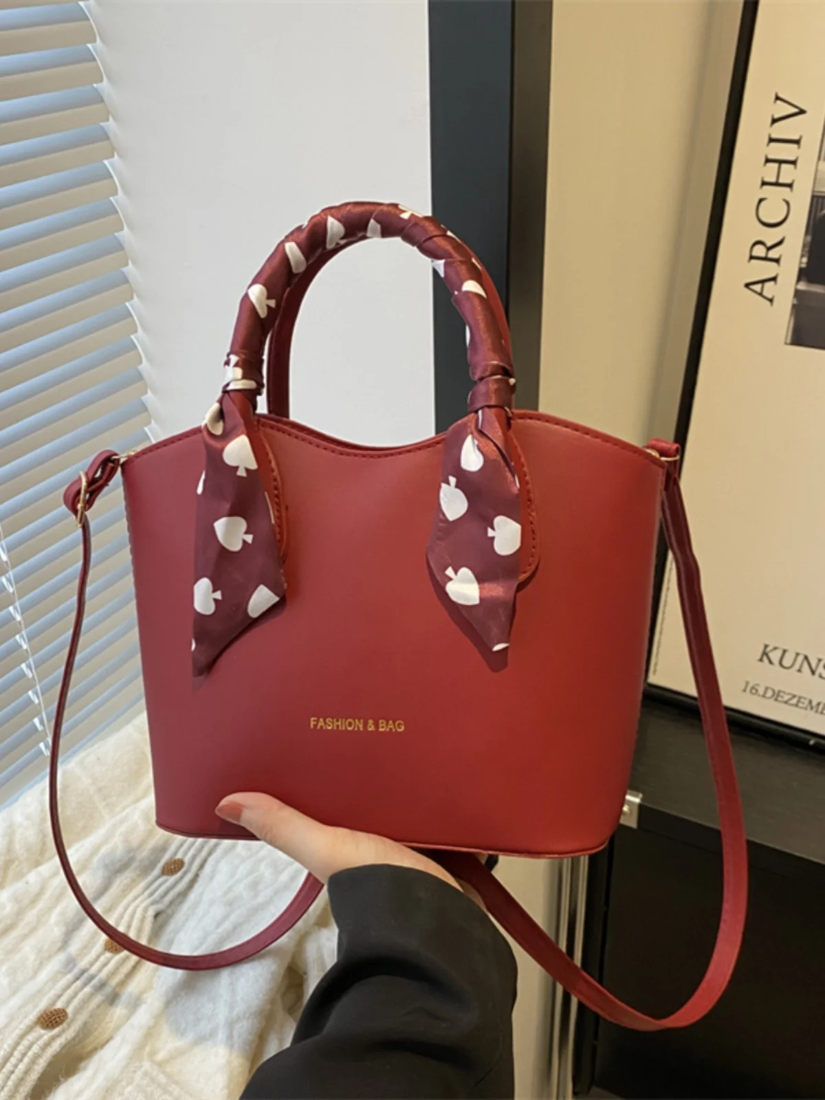 

Элегантные красные свадебные сумки через плечо для женщин, новинка 2024, однотонная сумка из искусственной кожи в стиле ретро, универсальная модная Наплечная Сумка для невесты