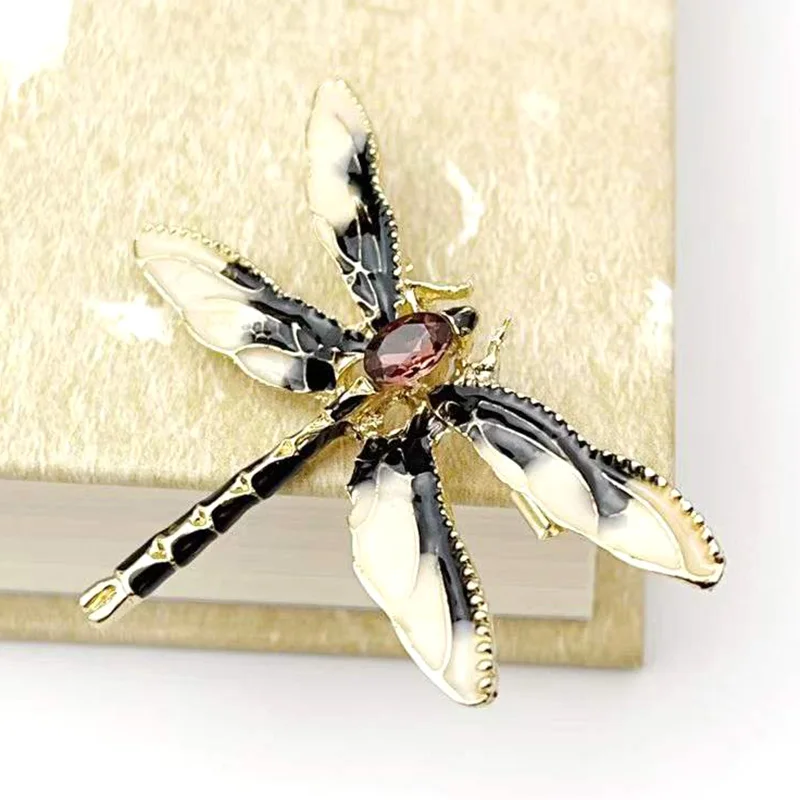 Delicate Cute Colorful Enamel Dragonfly Brooch Metal Acrylic Anti Slip Insect Pins Women T-shirt Cardigan Buckle Accessories