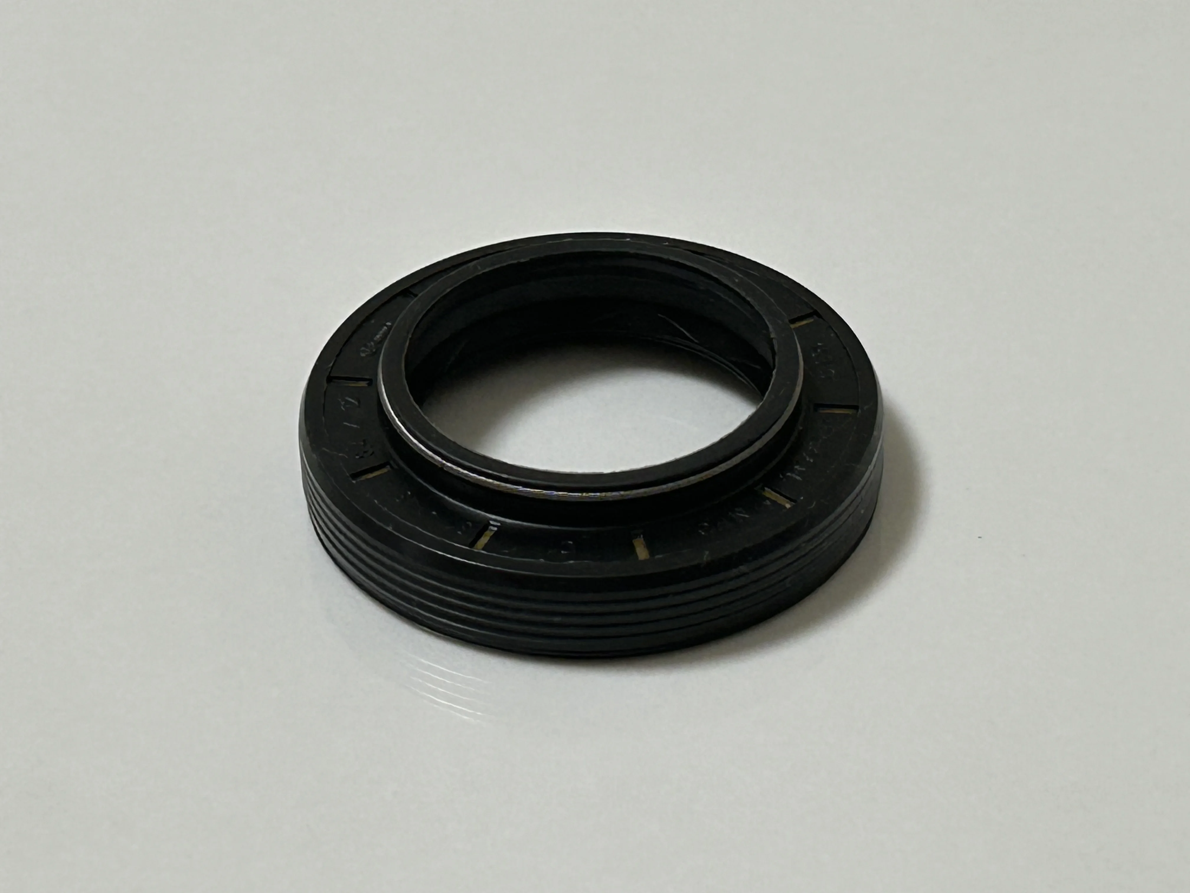 Distributor drive shaft oil seal 0A6409189C 0A6409189F 0A6409189 31*48*8.4MM For Audi Q3