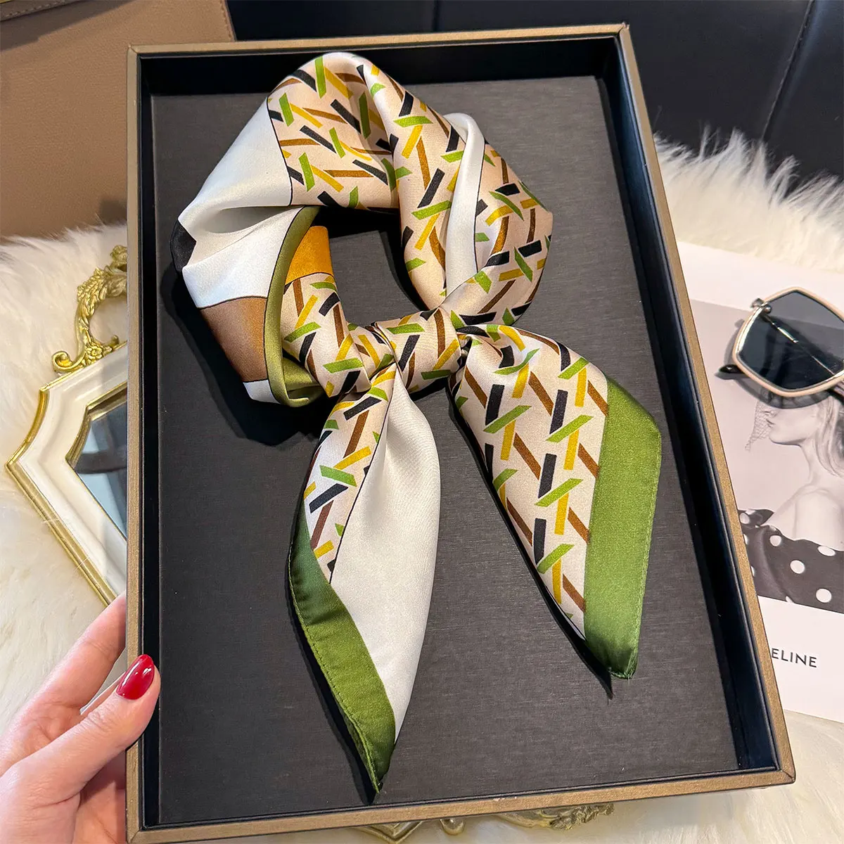 2025 70*70cm Kerchief Popular Print Headcloth Luxury Design Silk Scarves Fashion Sunscreen Muffler Square Shawl Bandanna Foulard