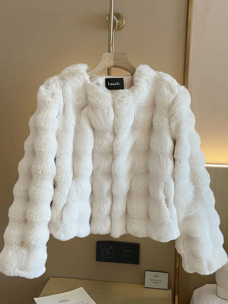 

[EWQ] Sweet Beautiful Clothing O-neck Long Sleeve Warm Faux Fur Overcoat Women 2024 Spring Elegant White Thick Lamb Wool Coats