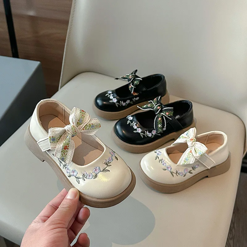 New Spring Girls Leather Shoes Sweet Embroidered Children Princess Shoes Elegant Bowknot Kids Fashion Causal Mary Jane Hot