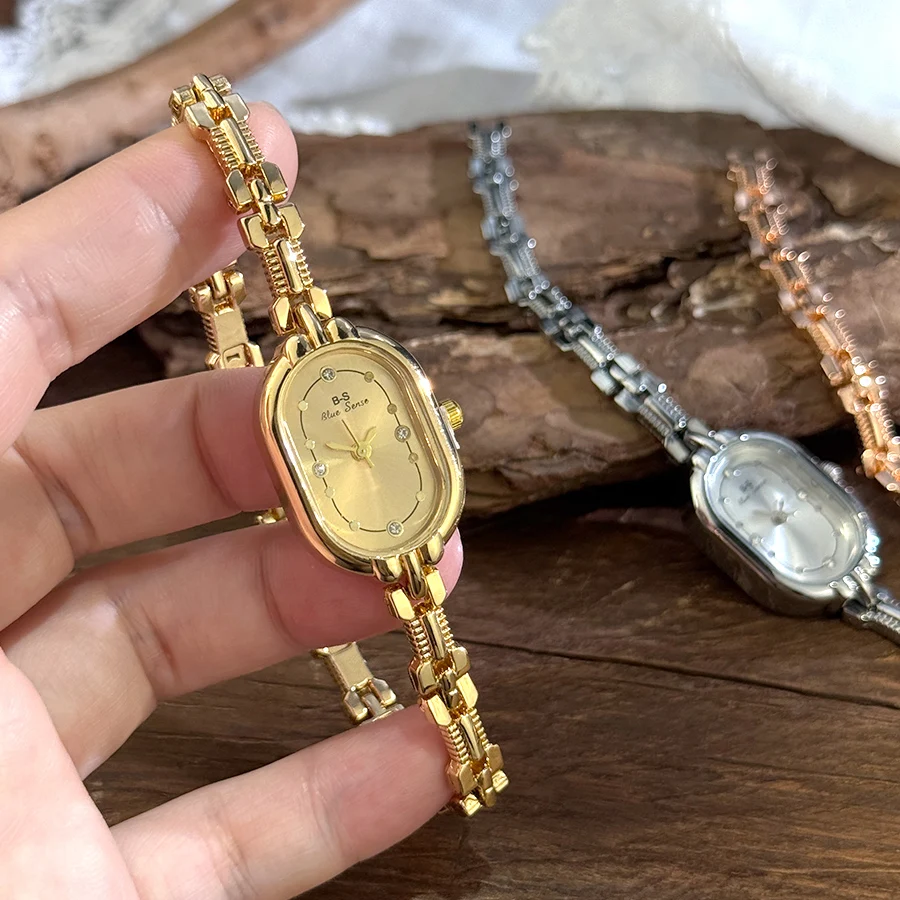 Ladies Vintage Luxury Quartz Watch with Elongated Alloy Bracelet