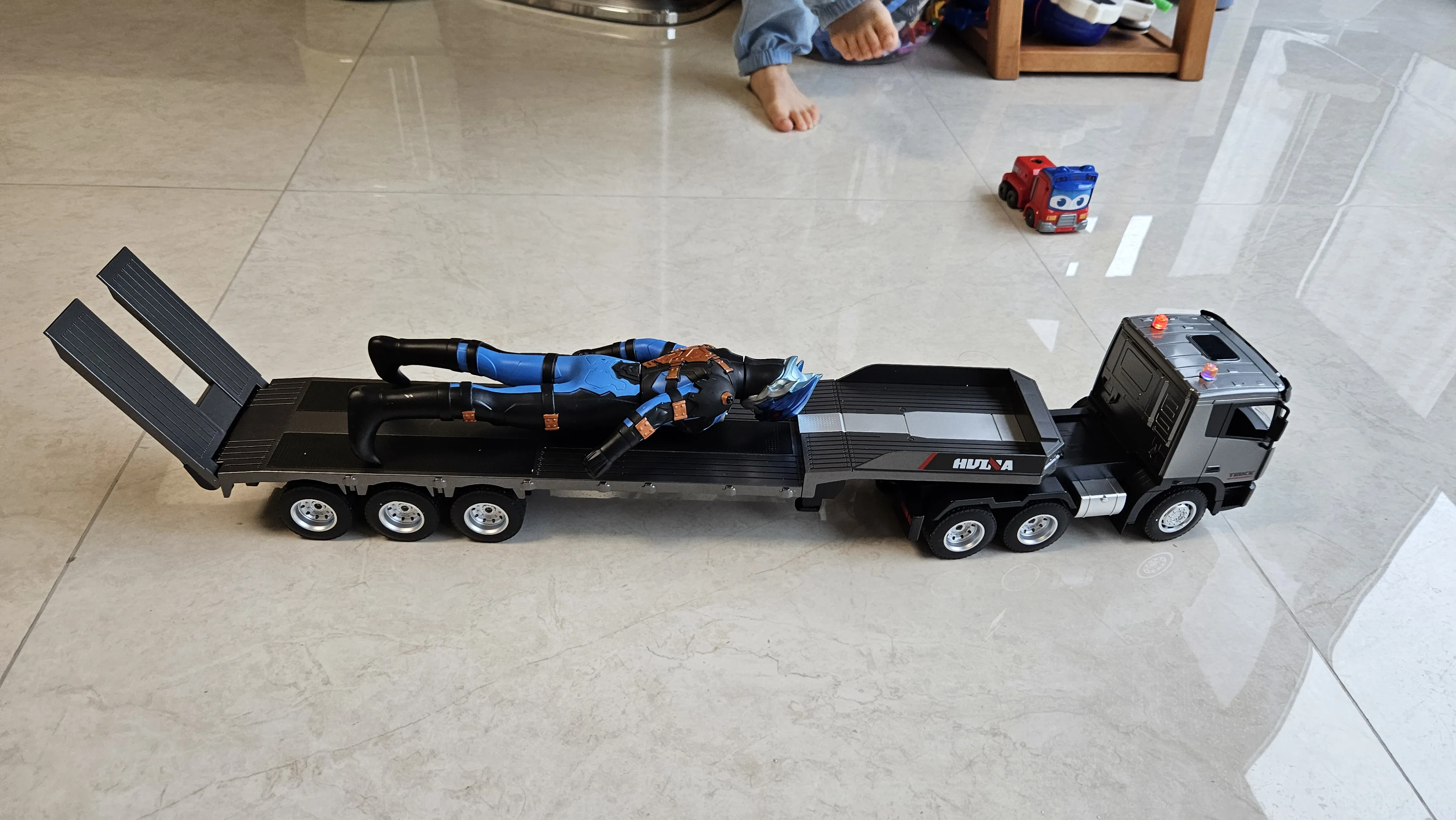 Genuine Huina Remote Control Flatbed Trailer Electric Truck Tractor Excavator Children'S Engineering Car Toy Gift For Christmas 6
