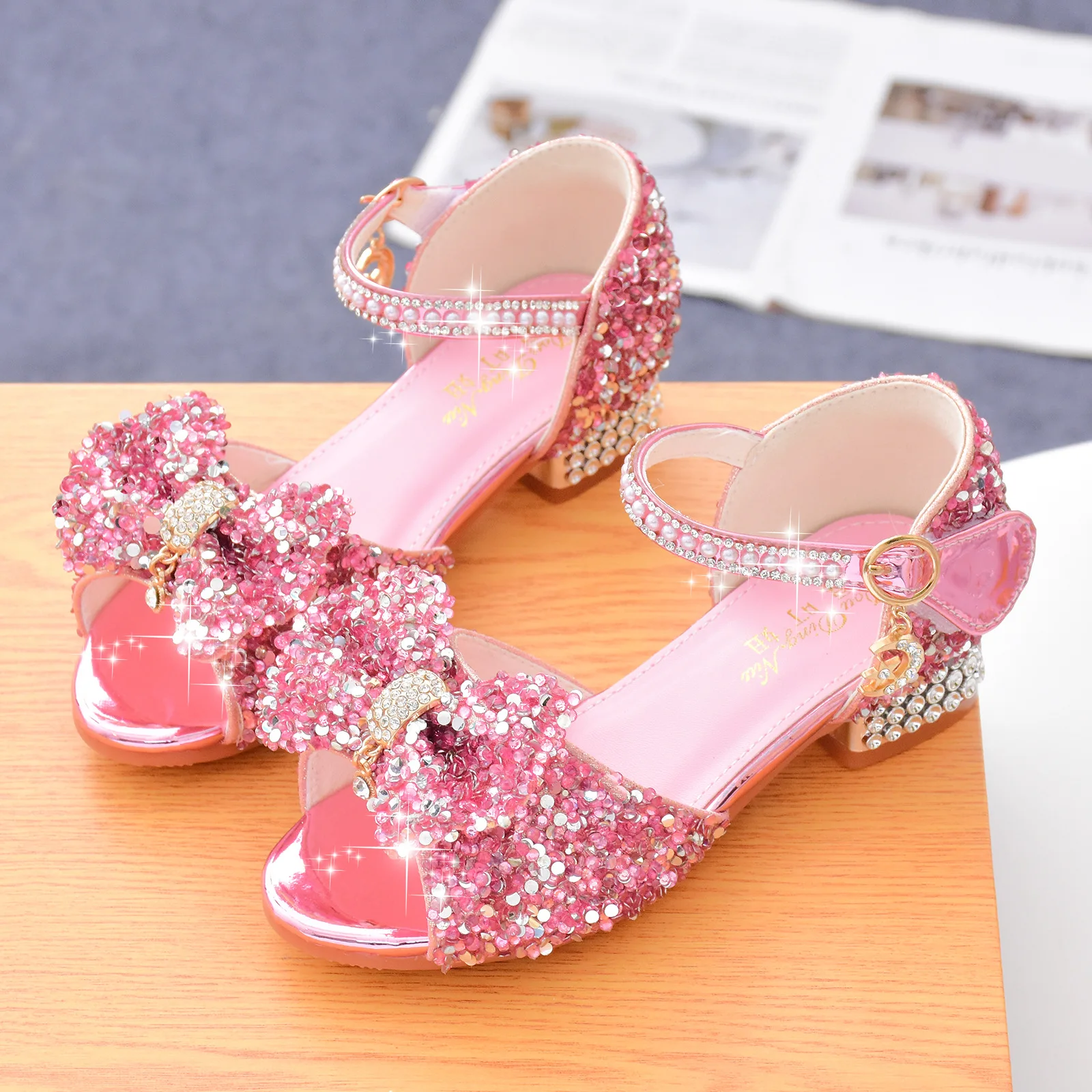 Children's Sandals Summer Princess Crystal Shoes Girls High Heels Fashion Sequins Girls Soft Bottom Performance Shoes baby shoes,kids shoes,children sandals,kids sandals