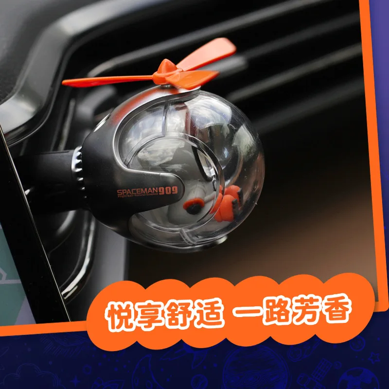 

Car mounted aromatherapy astronaut flying ball, astronaut small fan, atmosphere light, vent emitting, car fragrance decoration
