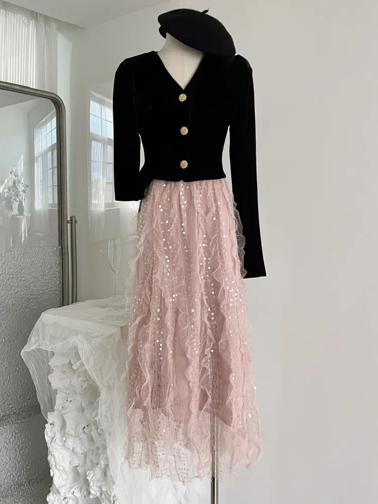 

2024 Early Spring Lace Sequin Elegant Two Piece Black Gold Party Pair French Vintage Velvet Top + Sweet Half Skirt Set For Women