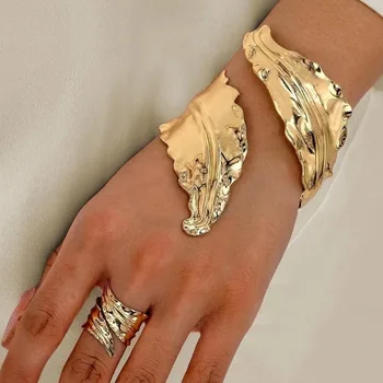 سوار أوراق مطوية عتيق 1