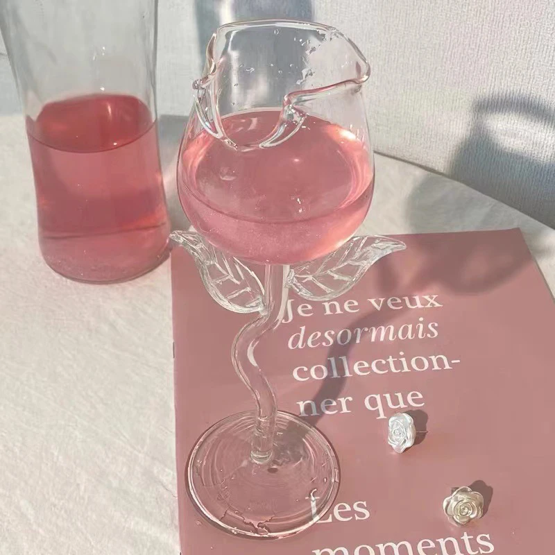 Elegant Rose-Shaped Wine Glasses with Colored Leaves