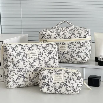 Fashion Ins Black Flower Borse trapuntate da donna Borsa da viaggio Organizer Custodia per trucco cosmetico Borsa tote portatile con cerniera 1