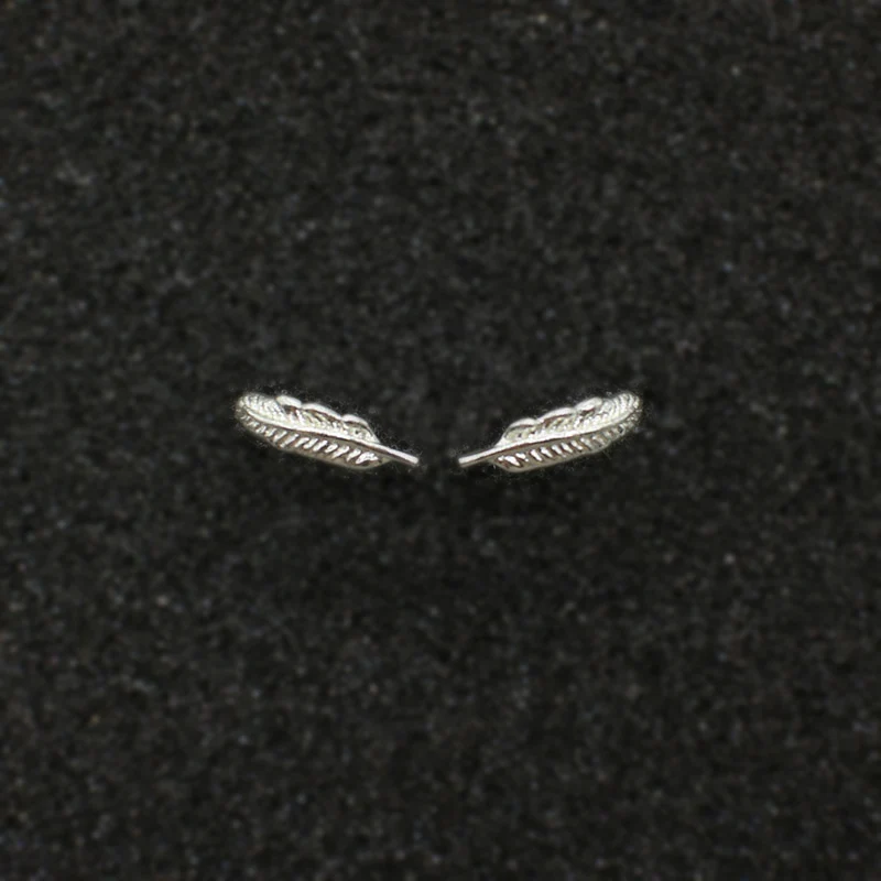 

Женские серьги-гвоздики из серебра 925 пробы