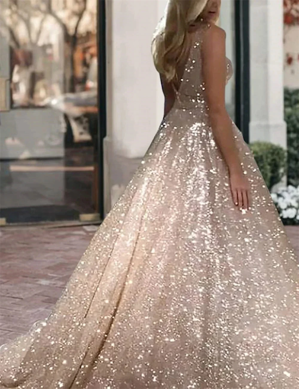 Sequined Ball Gown Quinceanera Dresses Long Luxury Party Dresses V-Neck V-Back Sleeveless Sweep Train Made Prom Gown