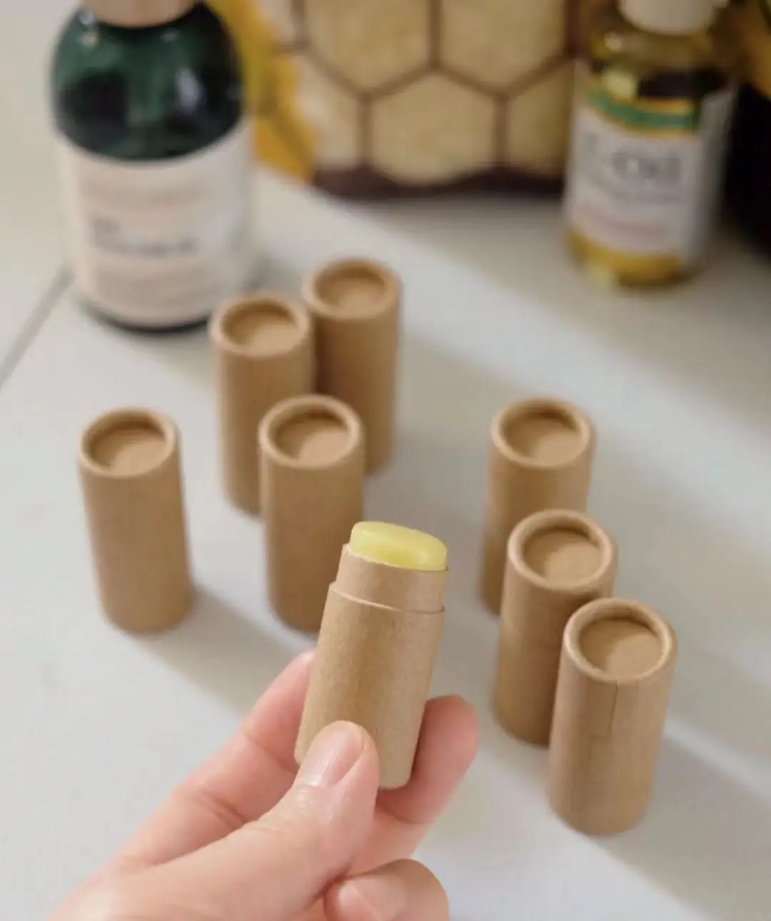 

Hot Sell Eco Friendly 0.15OZ Cardboard Lip Balm Container -Kraft 100% Biodegradable Paper Cosmetic Push Up Tubes