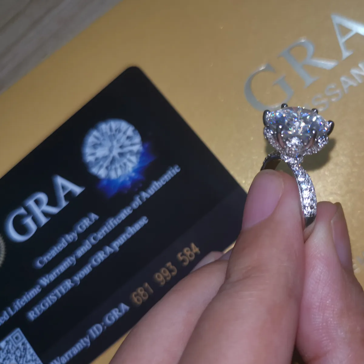VVS Diamond versus VS Diamond: What's the Difference in Diamond Clarity?