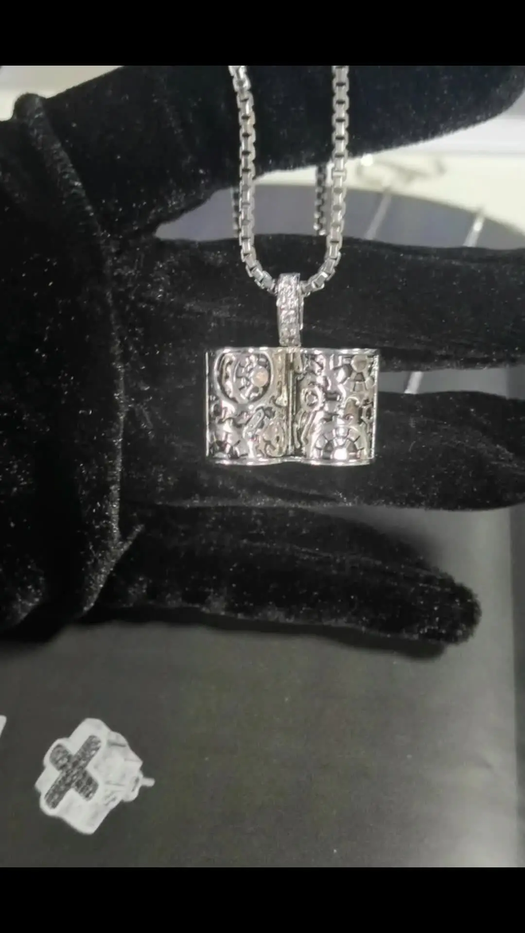 VANAXIN подвеска-книга из латуни