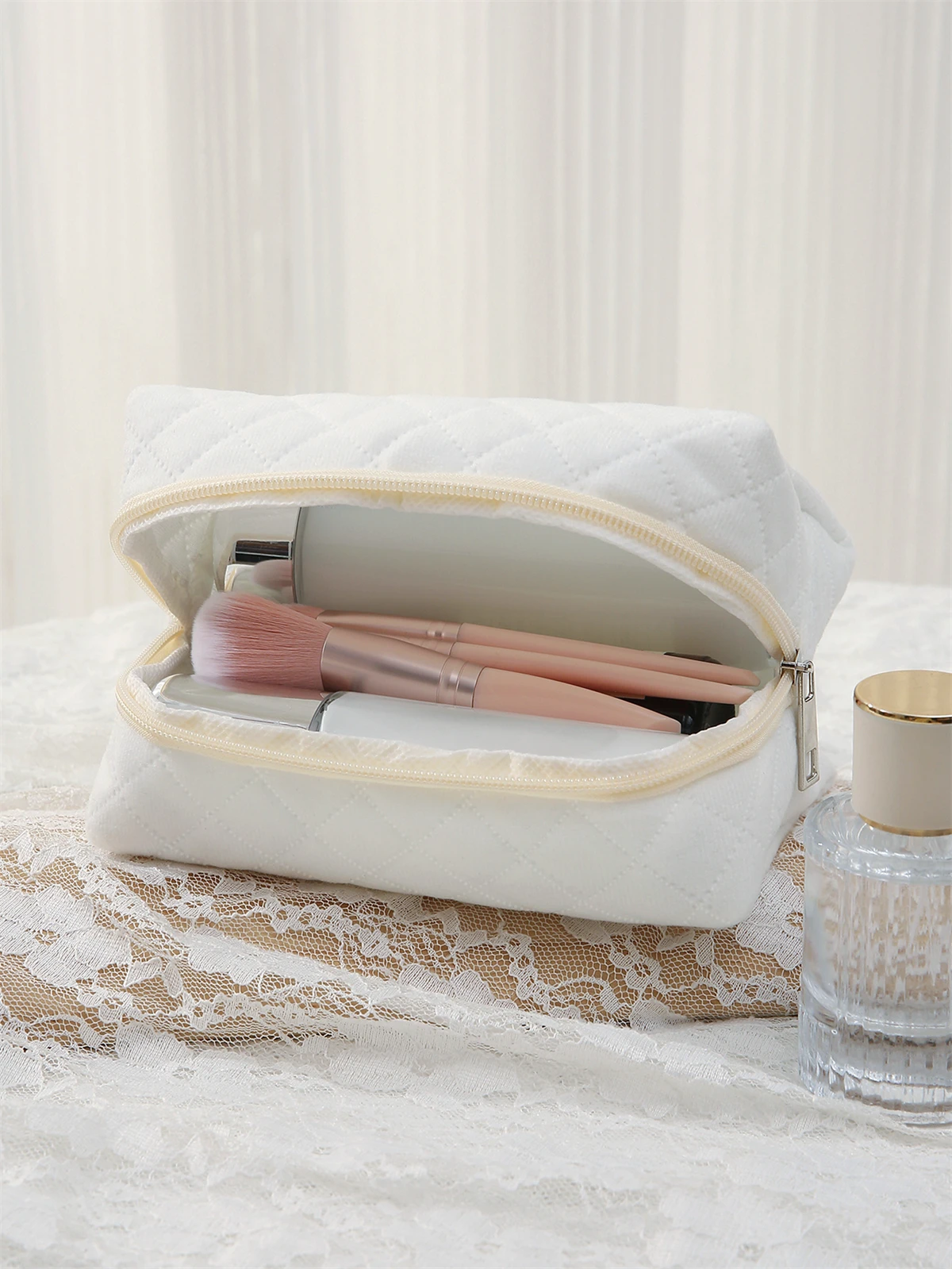 Rabbit pattern printed makeup bag, lightweight zipper storage bag, travel toiletries storage bag, toiletries travel bag