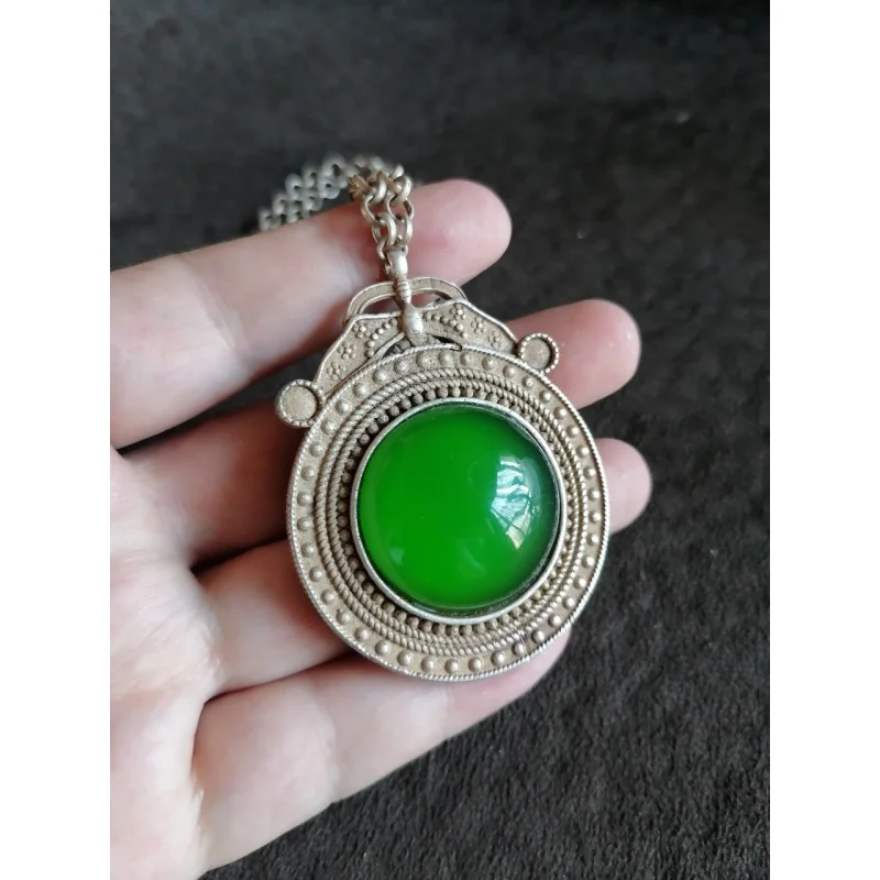 

Antique Collection Tibetan Area Backflow Old Silver Inlaid Full Green Jade Color Ring Surface Brand Pendant Necklace Old Pulp Ne