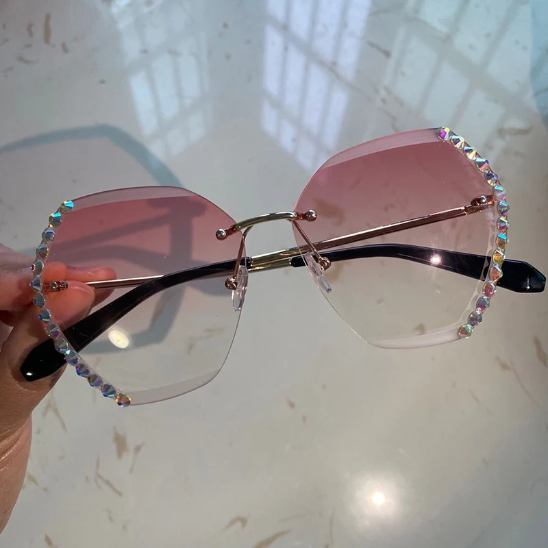 

Retro Fashion Oversized Diamond Frameless Sunglasses for Ladies Outdoor Sun Visor Sunglasses for Ladies
