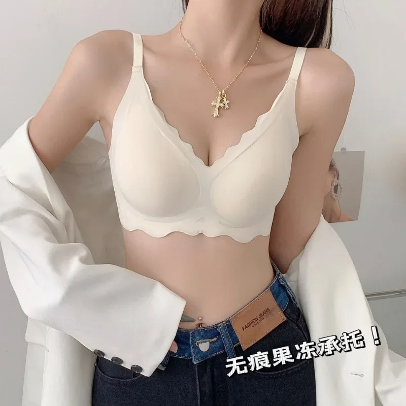 

Jell-o Strip Seamless Bra for Women with Large Breasts and Small Push-up Without Underwire Push-up Latex Bra Cover Thin