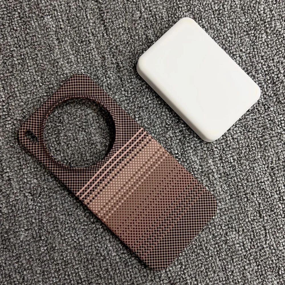 Luxury Carbon Fiber Kevlar Pattern Magnetic Phone Case - Anti-Drop Protective Cover
