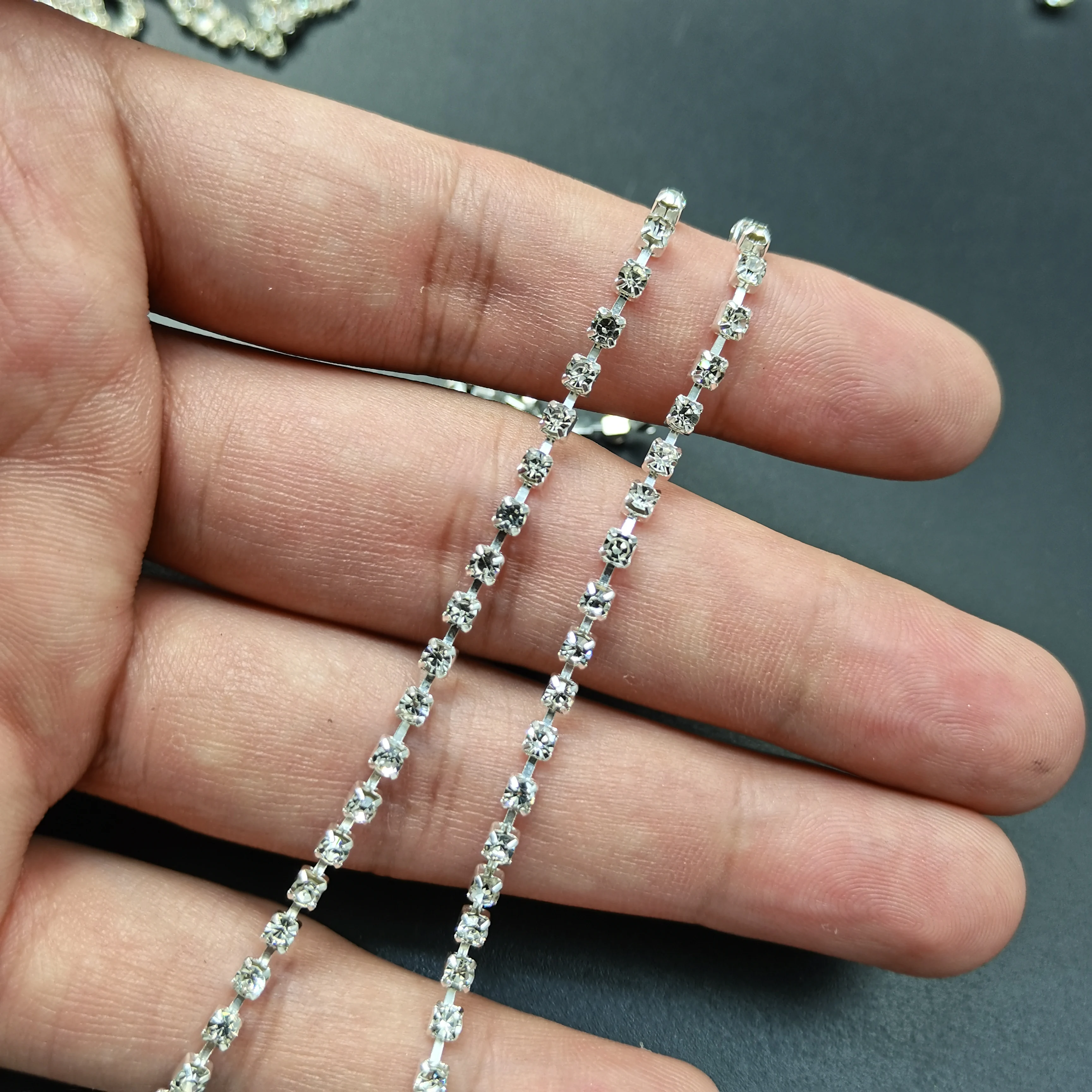 Nastro Di Strass Adesivo E Termoadesivo Locacrystal - 2 Cm X 3 M, Colore Argento/Trasparente Per Decorazioni Fai Da Te
